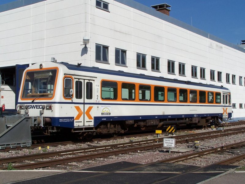 Endingen am K. : der VT 120 vor dem Betriebswerk der SWEG am 23/09/09.