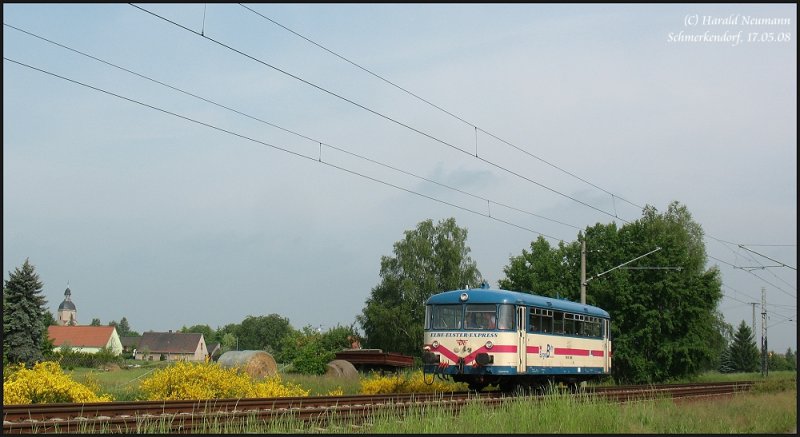 Endlich fhrt er wieder - der  Elbe-Elster-Express  von Falkenberg/Elster nach Mhlberg/Elbe. Betreiber ist die Deutsche Regionaleisenbahn. Schmerkendorf, 17.05.08