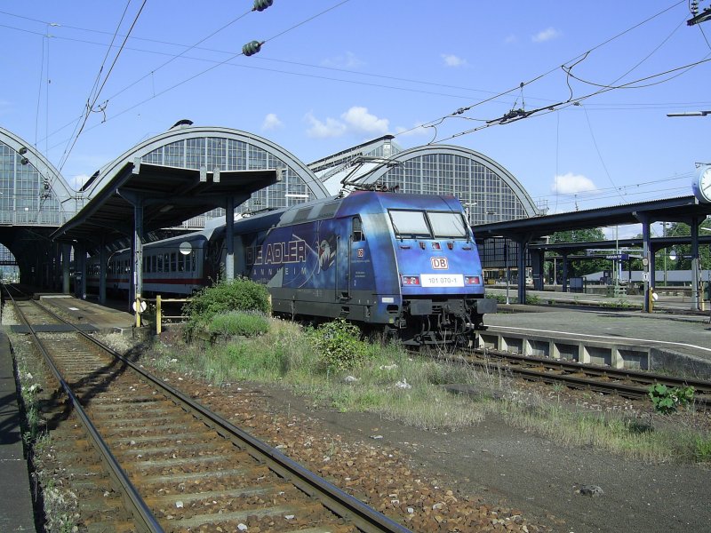 Endlich habe auch ich meine erste Werbelok gesehen und bildlich festgehalten, es war 101 070-1  Adler Mannheim . So gesehen am 30.5.2009 in Karlsruhe bei der Ankunft mit einem IC aus Nrnberg.