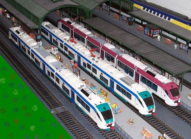 Endlich kan man ViTrains-Modelle auch bei Hndlern in Deutschland kaufen. Modell 1001 Minuetto ME (Elektro) der FS (mitte) gibt es schon ein Jahr, neu sind die Modelle Minuetto MD (Diesel) 1002 der FS (links) und 1004 der Provincia Trento (rechts). Als weitere Modelle sollen italienische und franzsische Doppelstock-Wagen und Triebzge GTW 2/6 folgen