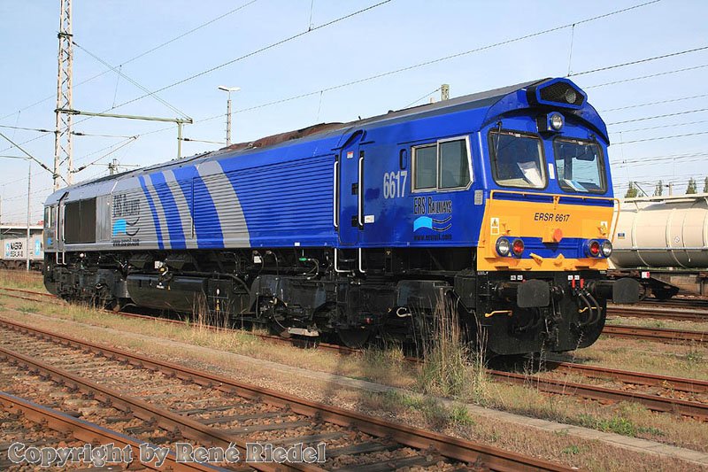 Endlich mal wieder eine Class in Pirna und dann noch frisch lackiert. Die 6617 kommt bestimmt wieder mal von MRCE. Aufnahme vom 19.4.2007 in Pirna.
