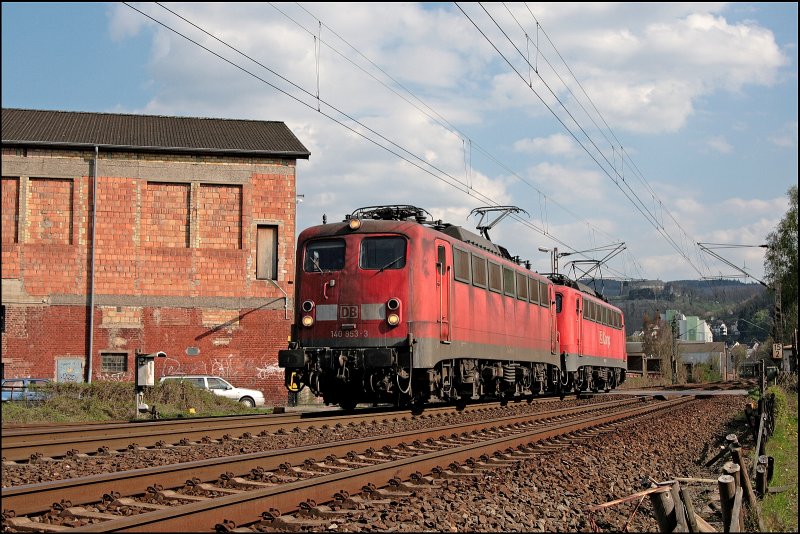 Endlich mal wieder Sonne.... 140 853 und 140 811 sind bei Hohenlimburg auf dem Weg Richtung Hagen. (23.04.2008)
