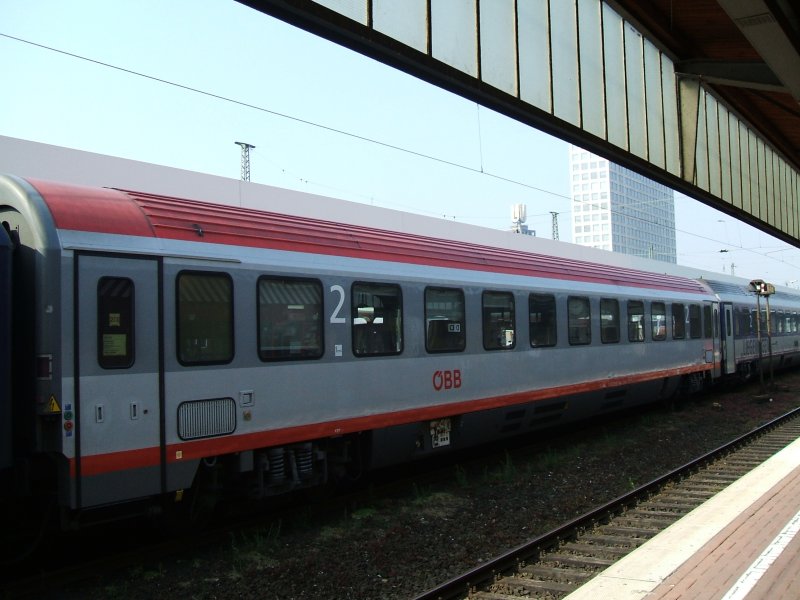 Endstation fr den Nachtzug aus Wien West u. Milano Centrale in Dortmund Hbf,hier ein Wagen der BB. 