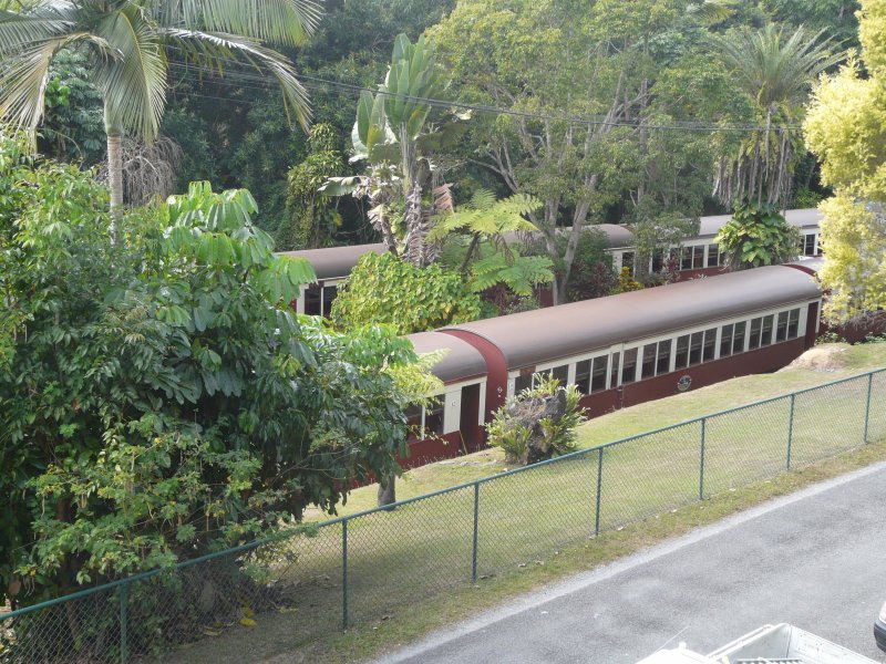 Endstation Urwald: Von Cairns aus kann man mit der Kuranda Scenic Railway einige Kilometer ins Inland fahren. Pro Tag fahren zwei Zugpaare, die meistens ausgebucht sind.