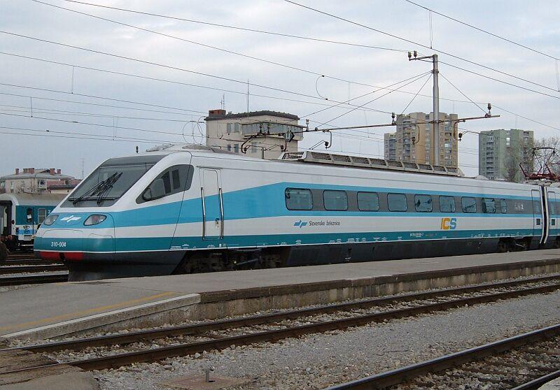 Endwagen 310-004 am 10.04.2006 im Hauptbahnhof Ljubljana.