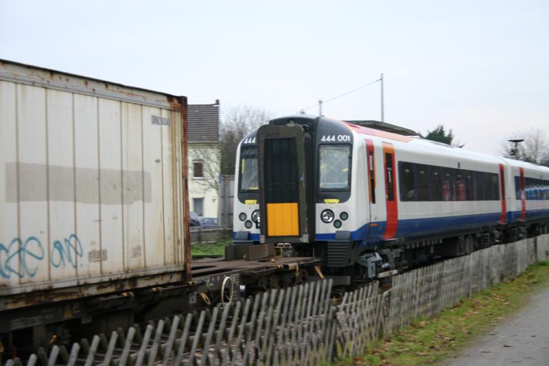 Englischer 444 001 auf dem Weg zum Siemens Prfcenter Wegebr-Wildenrath im Bahnhof Mnchengladbach-Rheindahlen