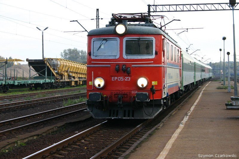 EP05-23 mit EC Praha in Pszczyna am 23.10.2006