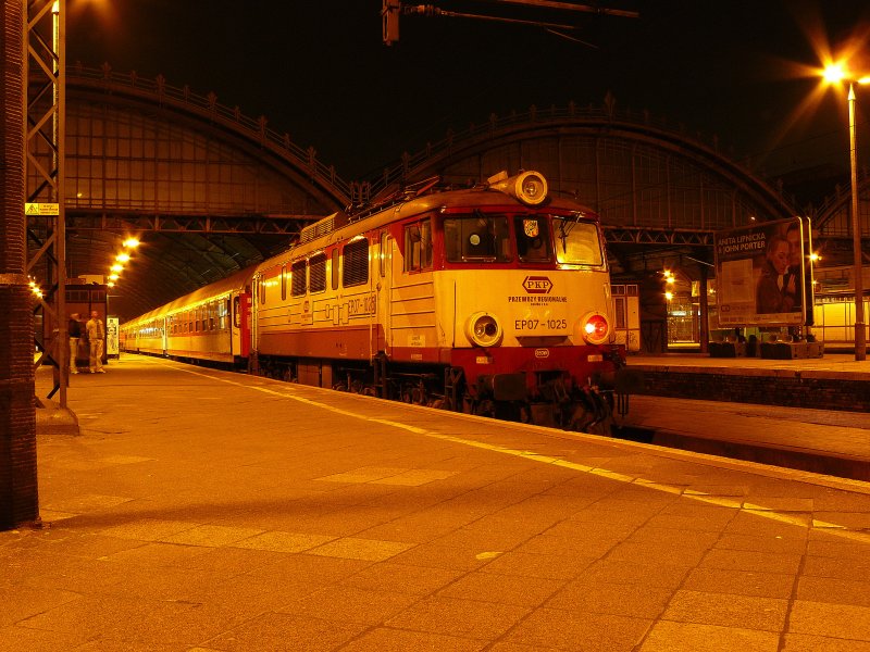 EP07-1025 in Wrocław Głwny (Breslau Hauptbahnhof)