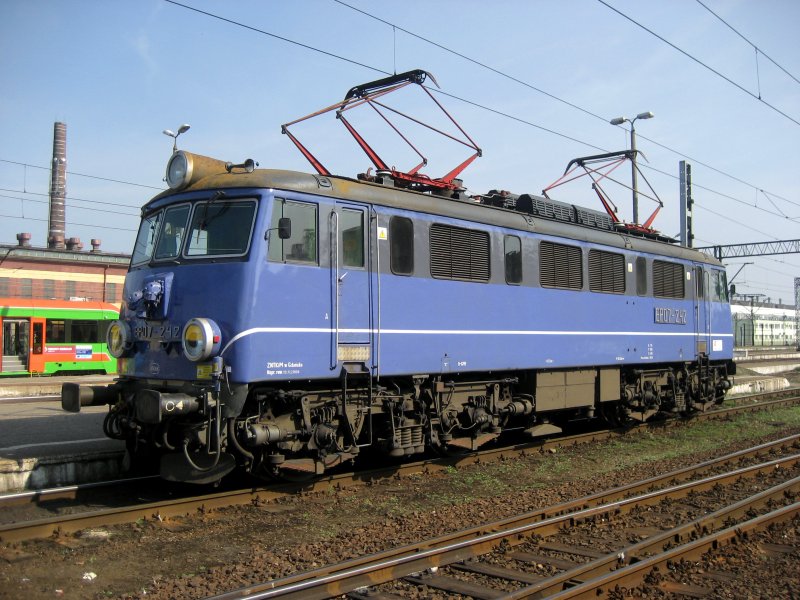 EP07-242 am 14.04.2009 im Hauptbahnhof Bydgoszcz.