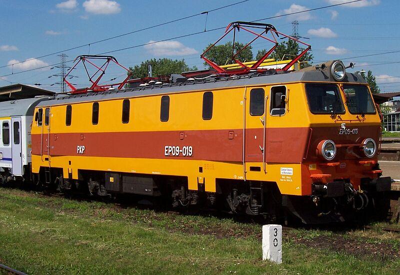 EP09-019 (Ausfhrung 1) am 24.06.2006 im Bahnhof Warschau Zachodnia