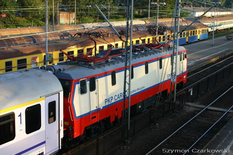 EP09-024 der PKP Cargo mit IC  Ondrazek  in Bielsko-Biala am 20.07.2006
