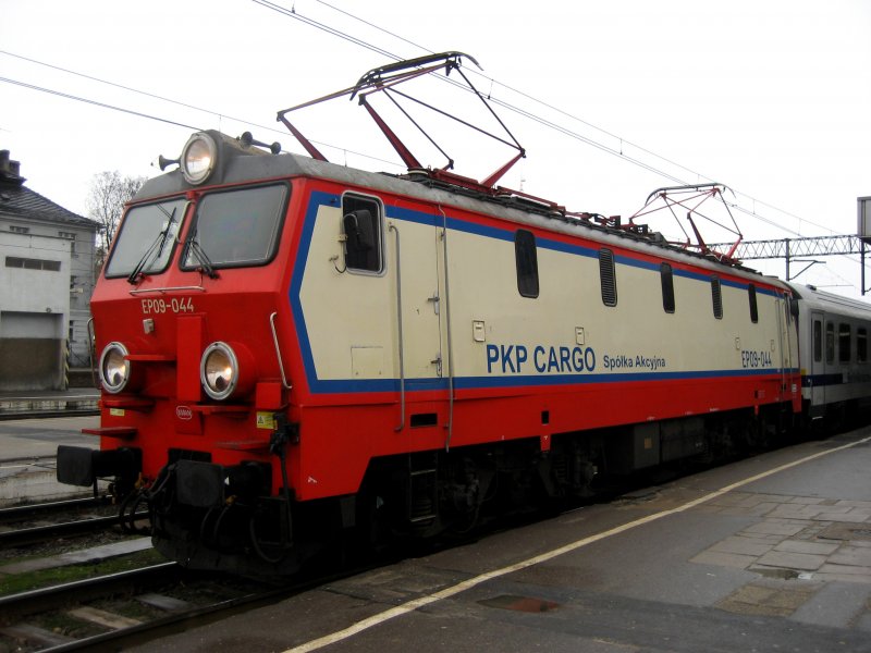 EP09-044 am 27.01.2008 im Hauptbahnhof Poznań.
