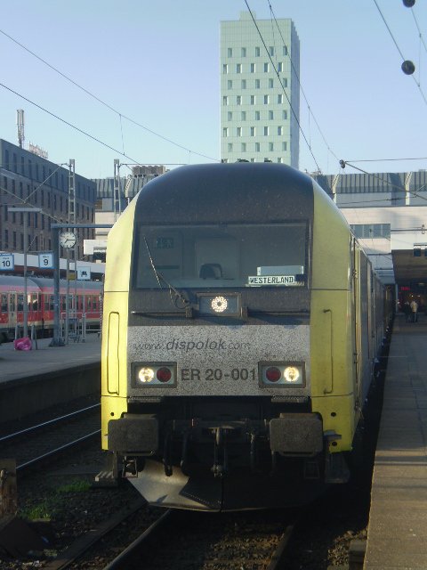 ER 20-001 steht abfahrbereit in Richtung Westerland in Hamburg-Altona.  13.5.08 