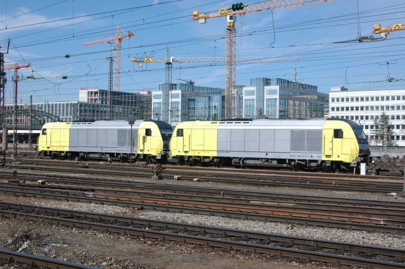 ER 20-002 und 004 warten am 30.03.08 im Mnchner Hbf auf ihren nchsten Einsatz