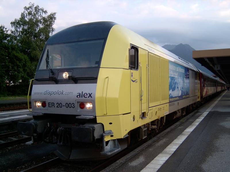 ER 20 003 vor ALX 88237 nach Mnchen in Oberstdorf.