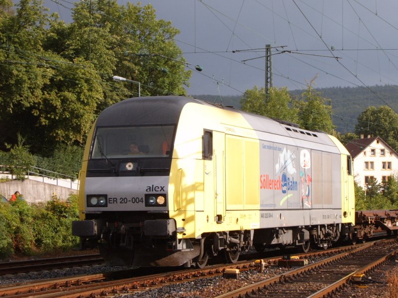 ER 20-004  kam am 28.06.07 berasschend mit einem Gterzug auf Gleis 7 des Aalener Bahnhofs rein. Ich gre noch den sehr netten Lokfhrer.