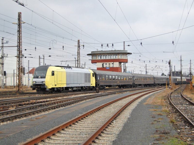 ER 20 005 unterwegs am 31.12.2007
mit einem Silvestersonderzug nach Wien
bei der Durchfahrt in Wels.
