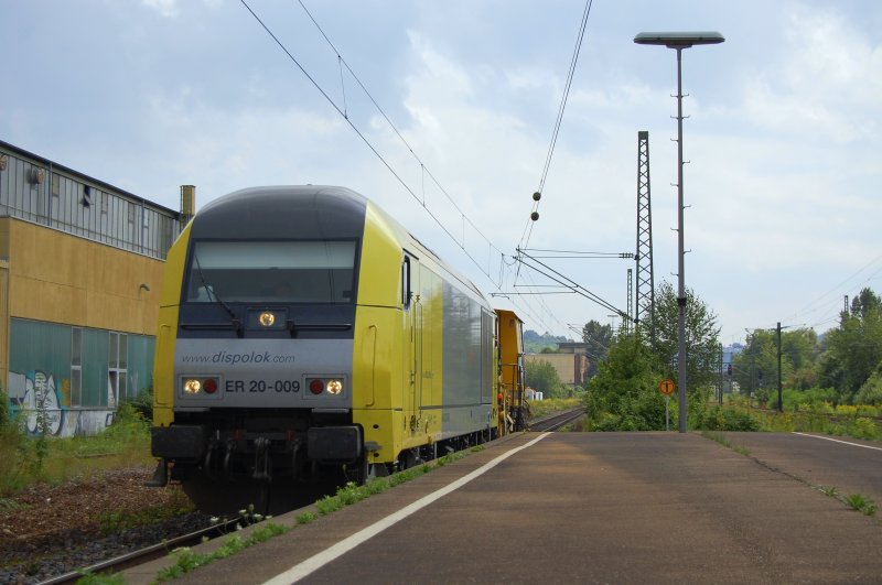 ER 20 - 009 durchfhrt am 13.08.07 mit einem Bahndienstfahrzeug den Bahnhof Stuttgart-Obertrkheim in Richtung Westen.