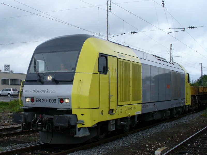 ER 20-009 Durchrauscht mit einem Bauzug Bietigheim - Bissingen. 28. Mai 2007