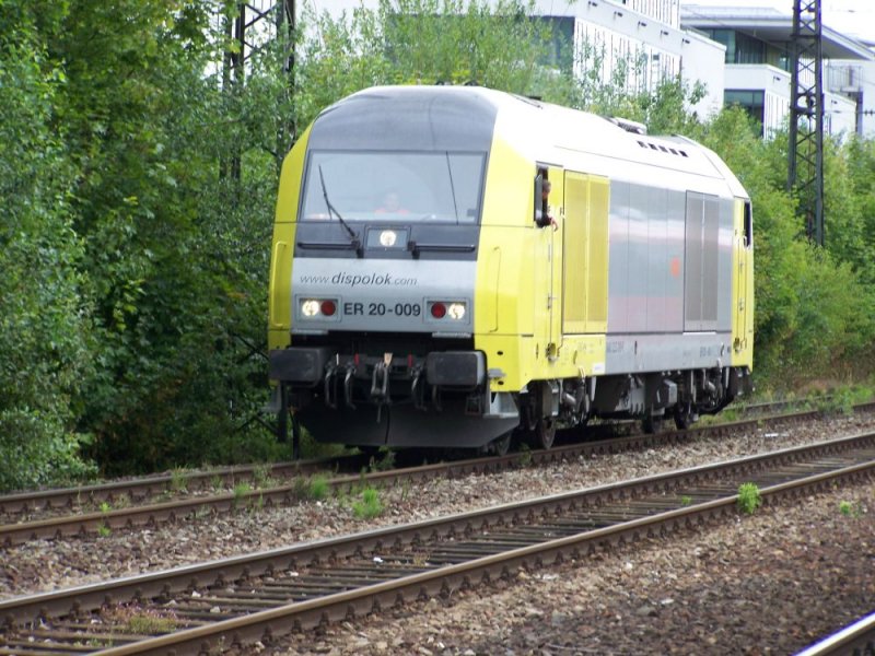 ER 20 009 hat am 10.08.2007 seinen Durst gestillt und fhrt jetzt wieder Richtung Augsburg Rbf. Hier durchfhrt er gerade den Haltepunkt Augsburg-Morellstrae