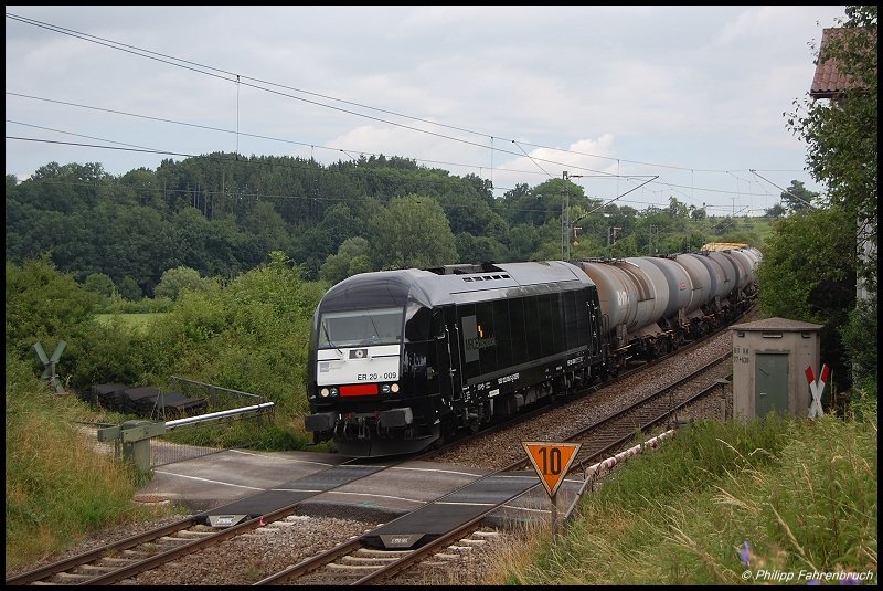ER 20 - 009 wurde am Morgen des 29.06.08 mit DGS 90517 am Km 77,6 der Remsbahn (KBS 786) kurz hinter Goldshfe bildlich verhaftet.