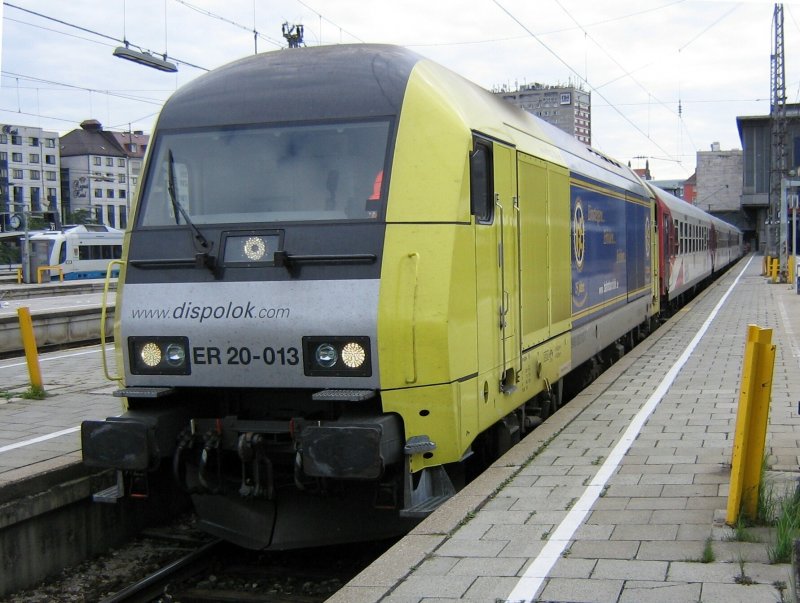 ER 20 013 mit einem ALEX Zug am 31.7.2007 in Mnchen. ER 20 013 macht Werbung fr 25 Jahre IGE