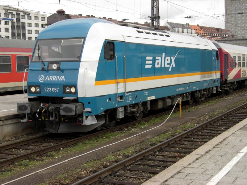 ER 20 - 223 067 vom  alex ..hrt sich irgendwie adlig an...hier aufgenommen auf einem Kurztrip nach Mnchen, unmittelbar vor Abfahrt Richtung Regensburg.