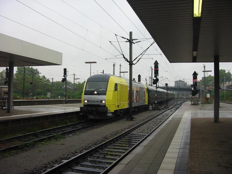 ER20-001 mit Sonderzug von Chemnitz nach Basel am 1.10.2005 in Mannheim Hbf kurz darauf kam ein Plandampfzug.
Soetwas ist in Mannheim eine raritt.