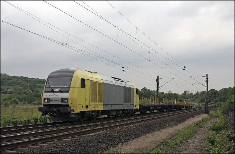 ER20-002 ist mit einigen Gterwagen bei Hohenlimburg in Richtung Siegen/Aschaffenburg unterwegs. (08.05.2009)