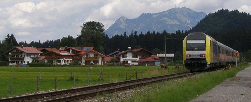 ER20 010 von Dispolok war am 01.08.07 beim ALEX eingesetzt. Hier rast er nun richtung Langewang.