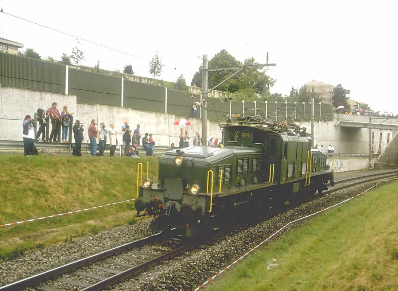 Erinnerungen an die Parade zum 150 Jahr Jubilum der Schweizer Eisenbahn 1997 in Lausanne.Das Gotthard Krokodil Ce 6/8 III Nr.14305(MFO/SLM 1926/27)in grner Farbgebung.(Archiv P.Walter)