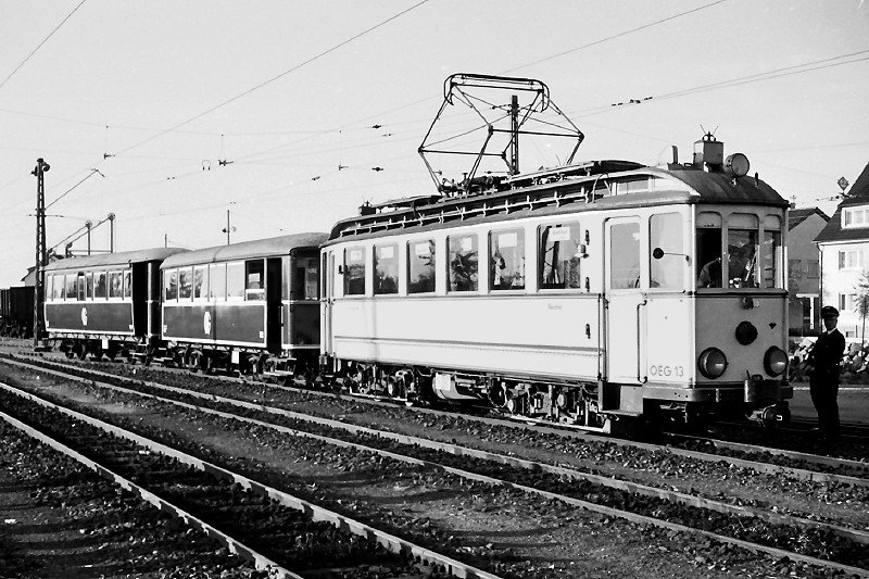 Erinnerungen an eine Sonderfahrt mit der OEG am 30. Oktober 1965: Sonderzug bestehend aus ET 13 und den Beiwagen 112 und 131 in Edingen.
