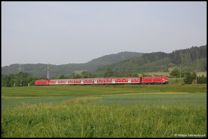 Erneut ist eine Sandwich-Garnitur im Riespendel Aalen - Donauwrth unterwegs. Hier ist RB 37168 am 29.05.08 auf dem Weg von Donauwrth nach Aalen und wurde am Km 76,8 der Remsbahn (KBS 786) bei Aalen-Hofen bildlich verewigt.
