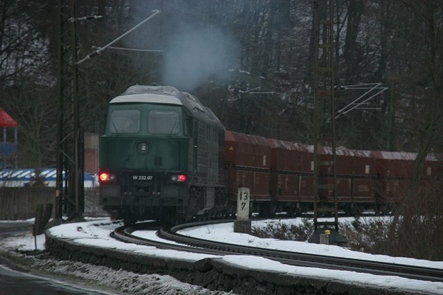 Erneut war heute ein Exot auf der R�belandbahn. Diesmal wurde die W 232.07 der KEG ausgeliehen. Leider erwischte ich die Maschine erst mit dem 17.00 Uhr Zug in R�beland. Das Wetter war alles andere als fotofreundlich; R�beland, 11.02.2007, 17.03 Uhr