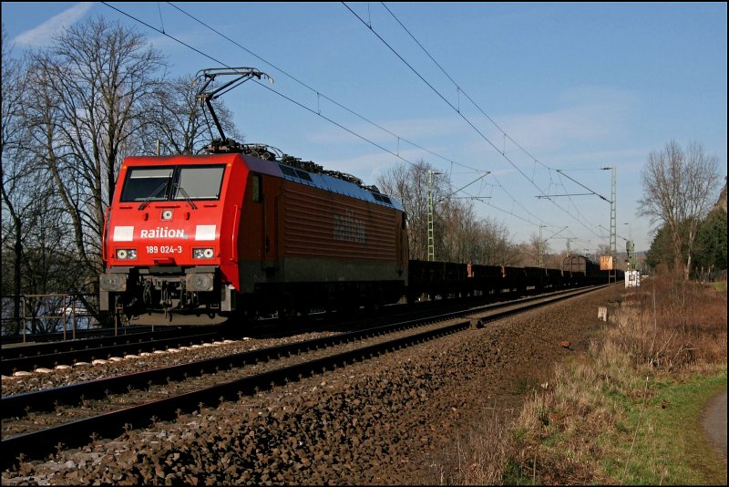 Erneuter Standortwechsel Richtung Sden: 189 024 bringt einen Gterzug vermutlich nach Nrnberg Rbf. (09.02.2008)