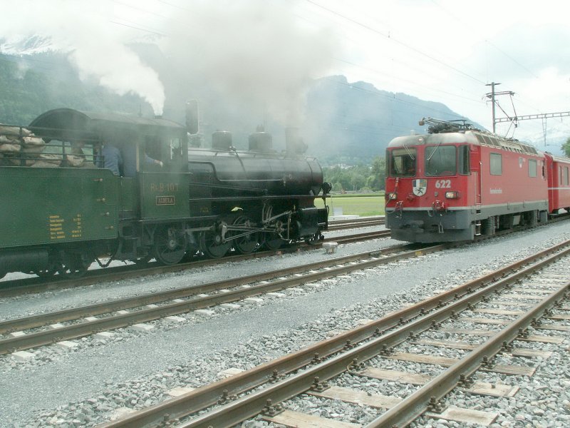 Erffnungsfest Bahnhof Chur,Begegnung von Dampflok G 4/5 107 mit
Ge 4/4 II 622 in Untervaz.24.05.08