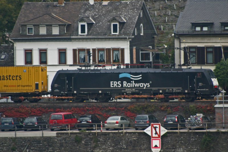 ERS ES 64 F4-997 fhrt am 21.10.09 durch Kaub