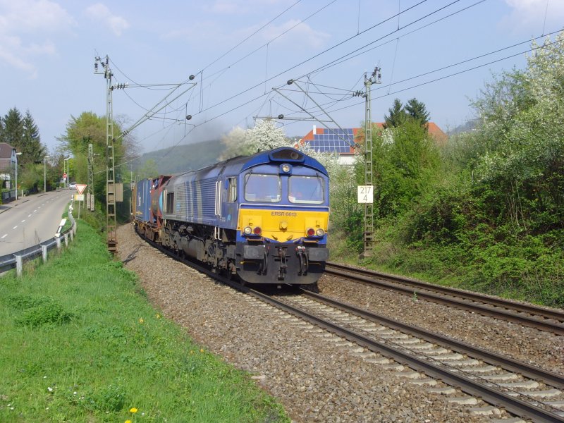 ERS Railway 6613 zieht ihren Containerzug aus Schallstadt in Richtung Norsingen. 15.04.09