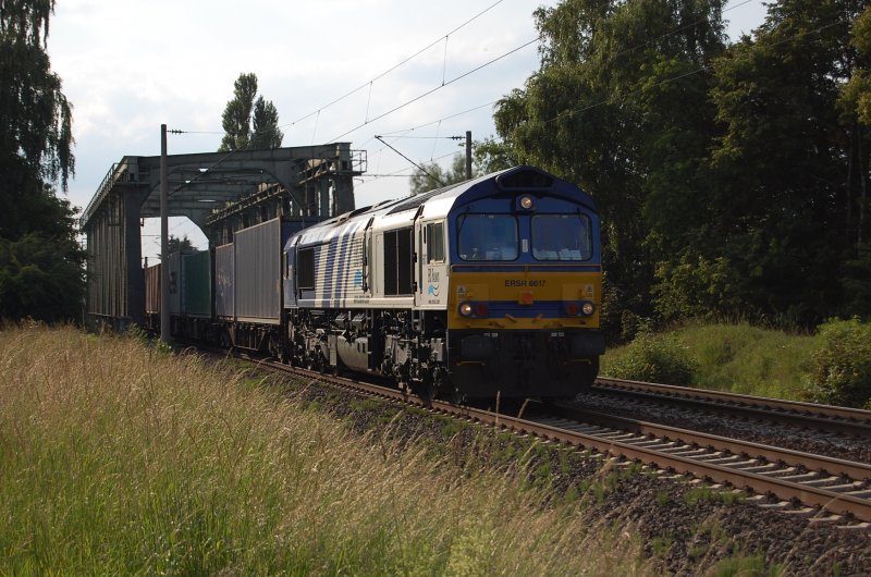 ERSR 6617 am 16.06.2009 kurz nach berquerung des Mittellankanals bei Peine