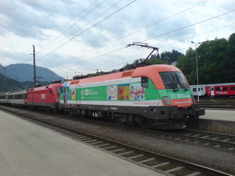 Erstbesuch in Tirol.Alles glnzt noch.1116-007.4 mit  Transalpin  nach Wien am 21.5. in Kufstein.Zum Glck hing sie vorne.