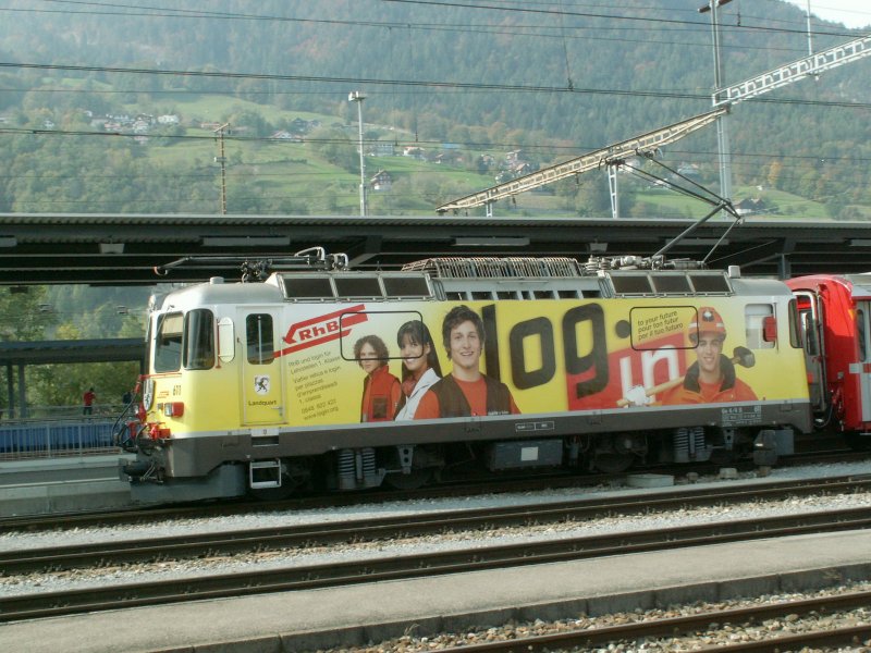 Erste Ge 4/4 II mit Ganzflchenwerbung. log.in  Lehrstellen bei der RhB! Lok  Landquart  Nr.611 wirbt dafr.Landquart 09.10.07