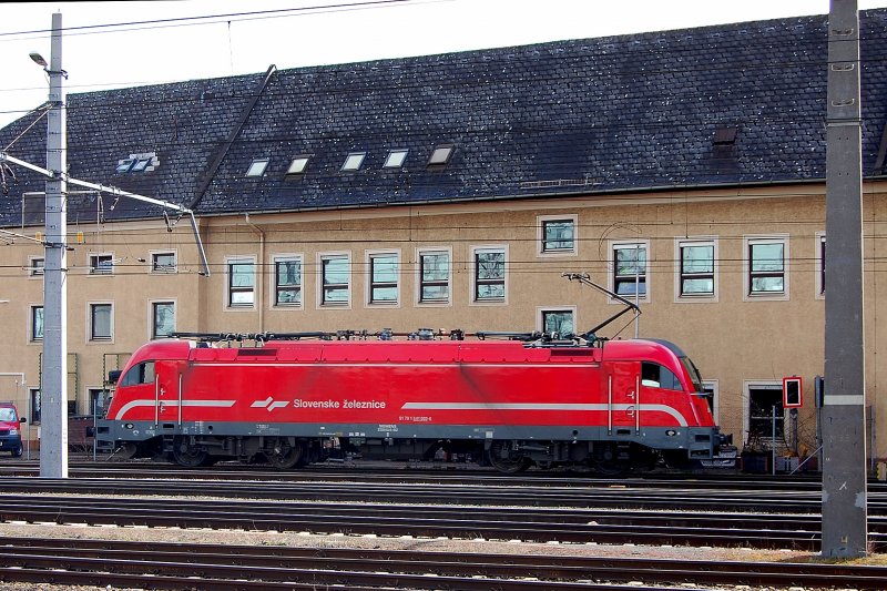 Erz-Zug bergeben... dann in Pose gestellt fr ein Lok-Portrait.. 541 002-6 gibt sich die Ehre.