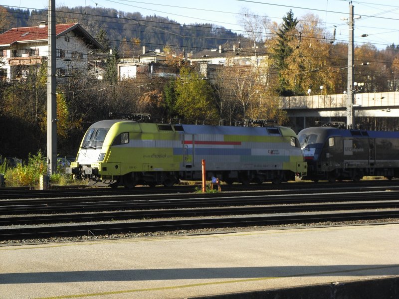 ES 64 02-033 wartet in Kufstein am 11.11.08 auf ihren Einsatz