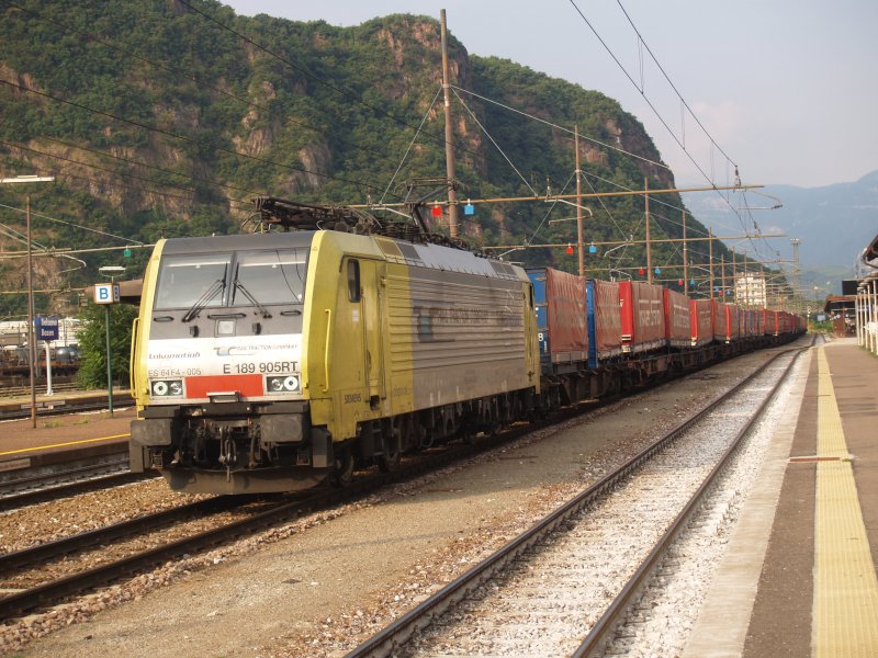 ES 64 F-005 mit Winnerzug am 22.7.2009 in Bozen 