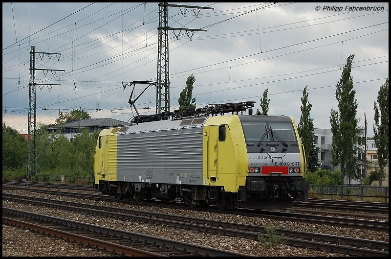 ES 64 F 4 - 015 oder auch E 189-915RT durchfhrt am bewlkten Nachmittag des 09.08.07 als Lz den Bahnhof Mnchen-Pasing.