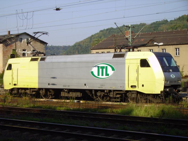 ES 64 F - 901 bzw. 152 901-5 von Siemens dispolok angemietet durch die ITL im Bahnhof Bad Schandau auf dem Stumpfgleis zwischen Bahnsteig 1 + 2 am 6.10.2005
