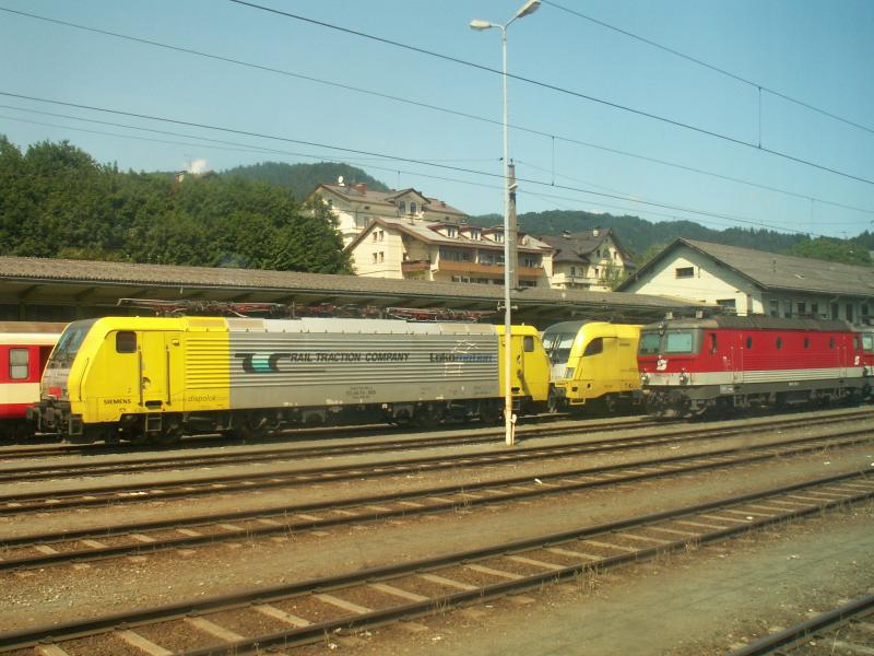 ES 64 F4 005 gemeinsam mit 1016 und 1144 in Kufstein Hbf
