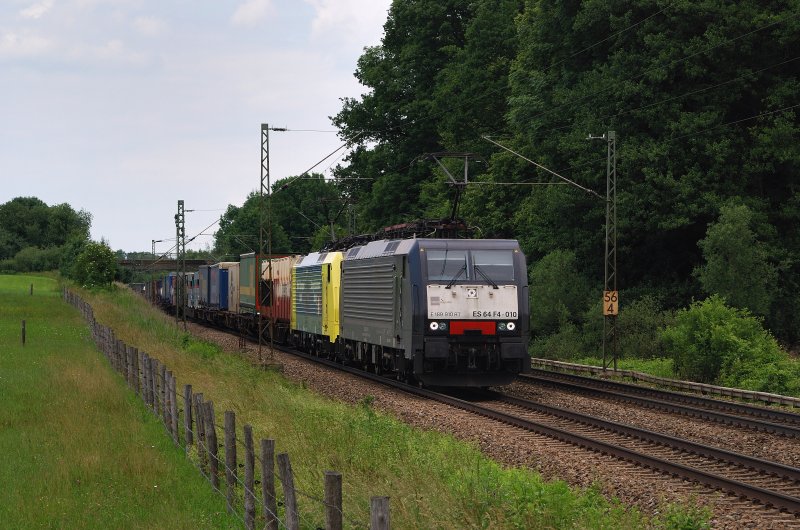ES 64 F4 - 010 und 017 (Lokomotion) mit einem KLV-Zug vor Grokarolinenfeld (14.06.2008)