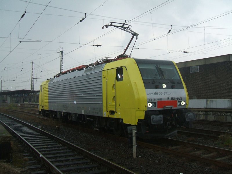 ES 64 F4-030 als E 189-932 holt gleich die Wagen des UEx 43327 nach Villach Ost ab, fhrt dann auf Gleis 26 im Dortmunder Hbf. ein. 