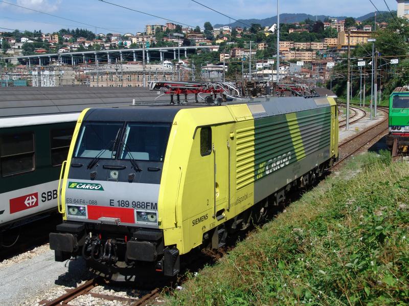 ES 64 F4 088 (E 189 988)  VNM  am 26.6.05 in Chiasso